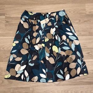 *BNWT* Ann Taylor knee length skirt. Size 4